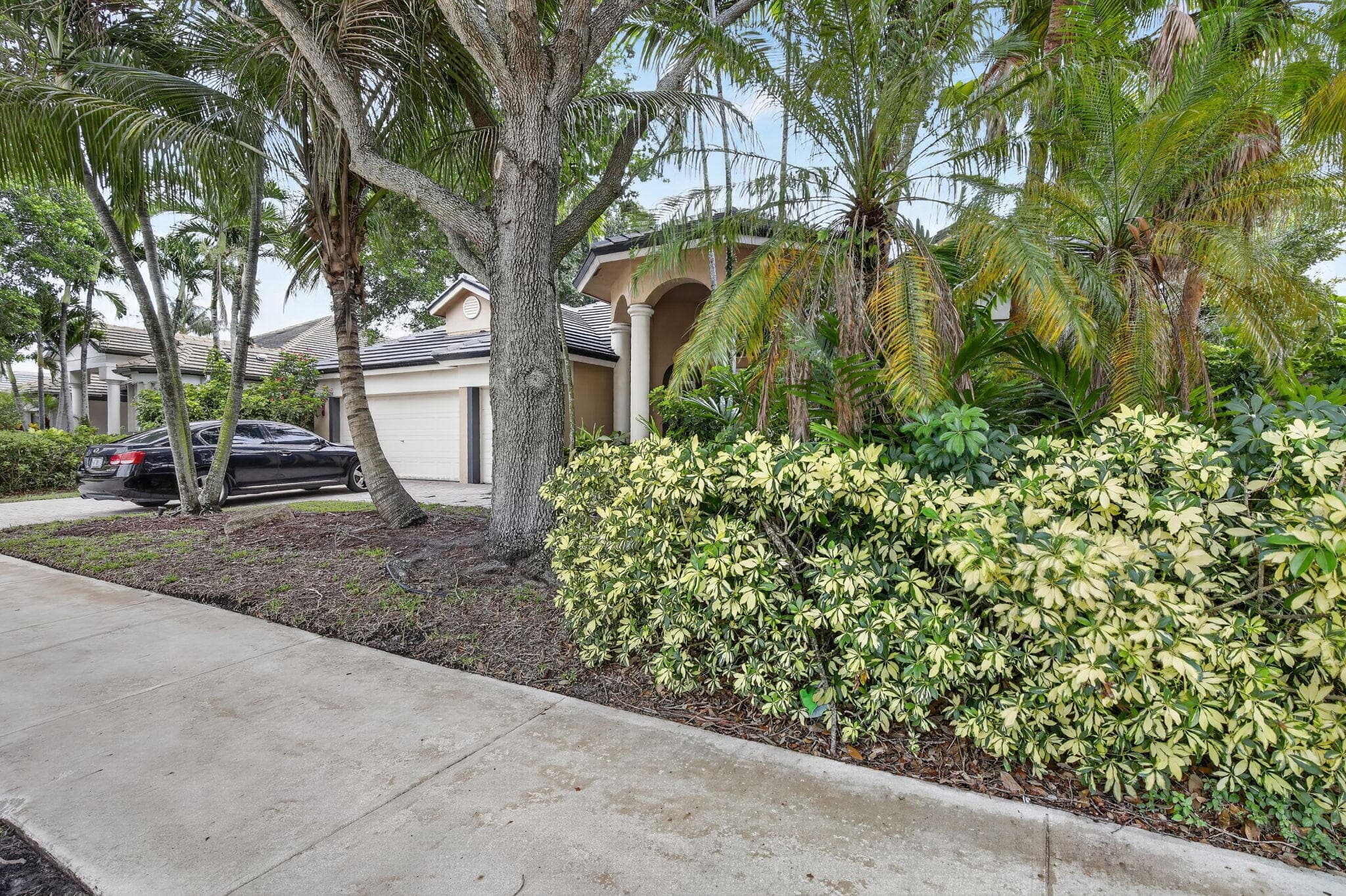 8106 N Savannah Circle, Davie, FL 33328 — photo 2 of 50