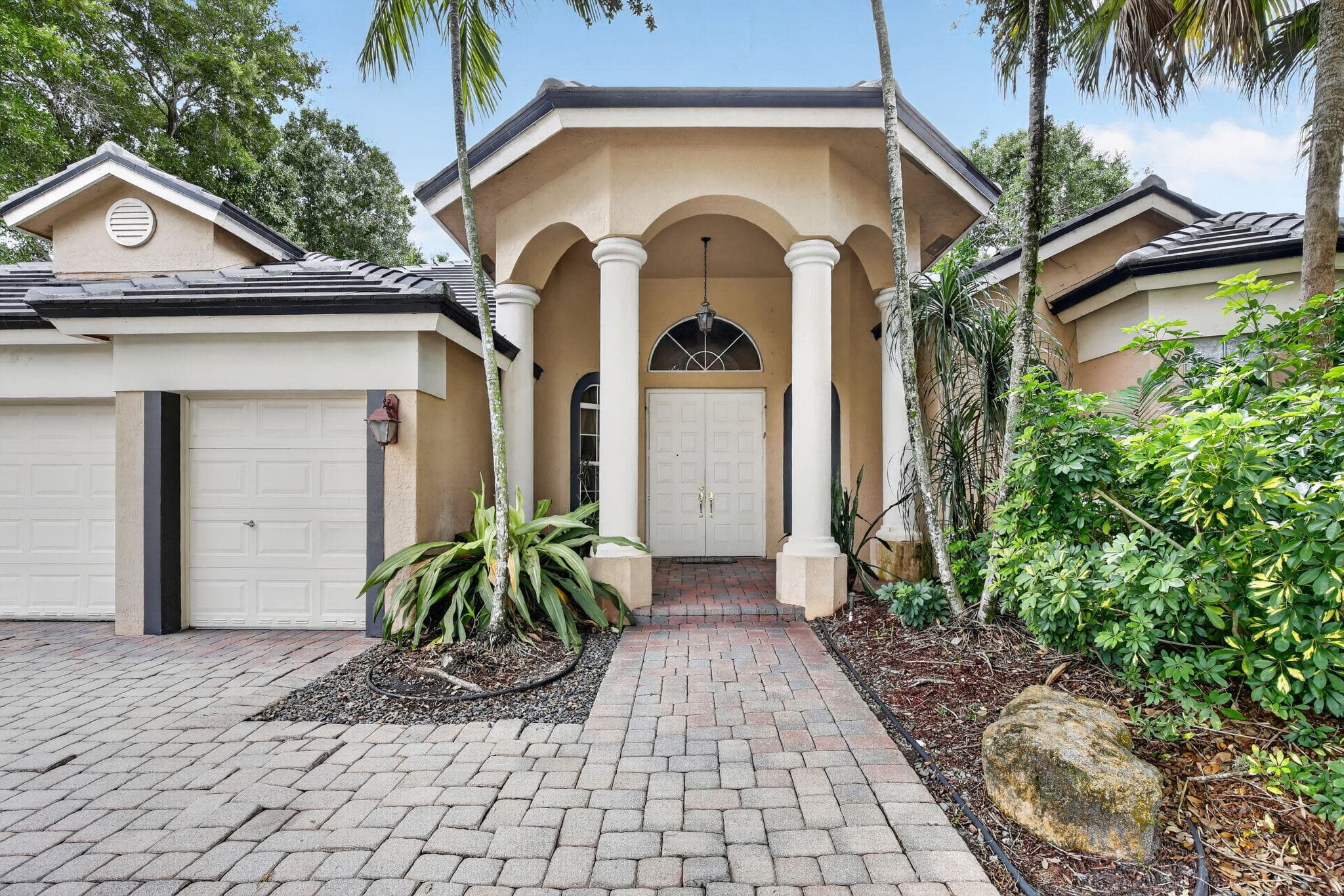 8106 N Savannah Circle, Davie, FL 33328 — photo 1 of 50