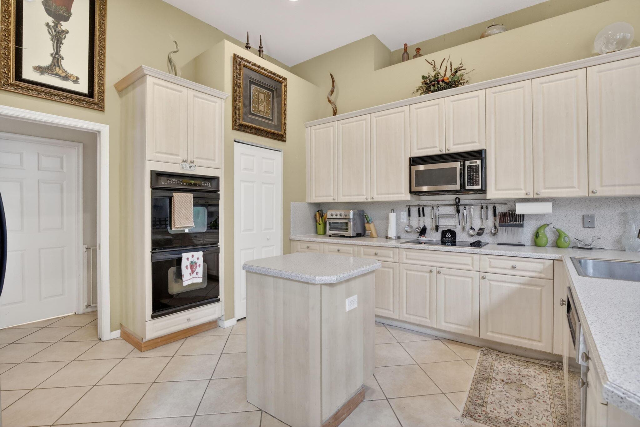 8106 N Savannah Circle, Davie, FL 33328 — photo 22 of 50