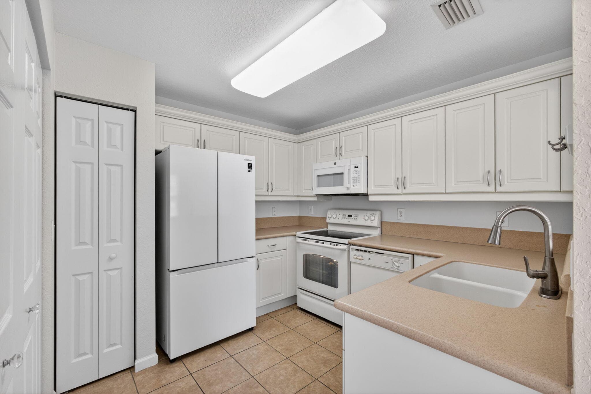 6549 Diamond Springs Terrace 2003, West Palm Beach, FL 33411 — photo 10 of 30