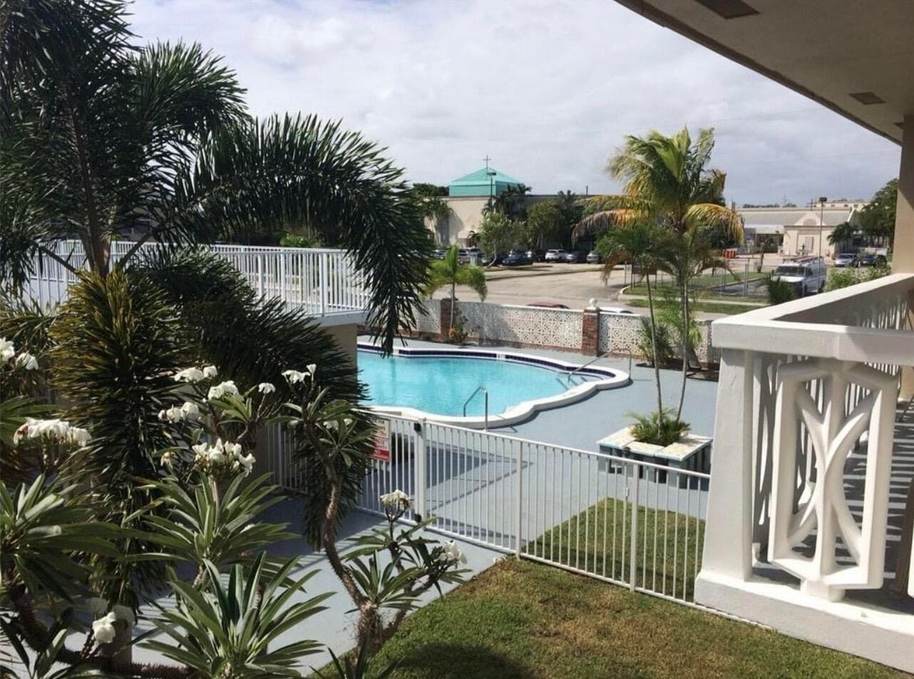 3300 NE 10th Terrace 1, Pompano Beach, FL 33064 — photo 2 of 18