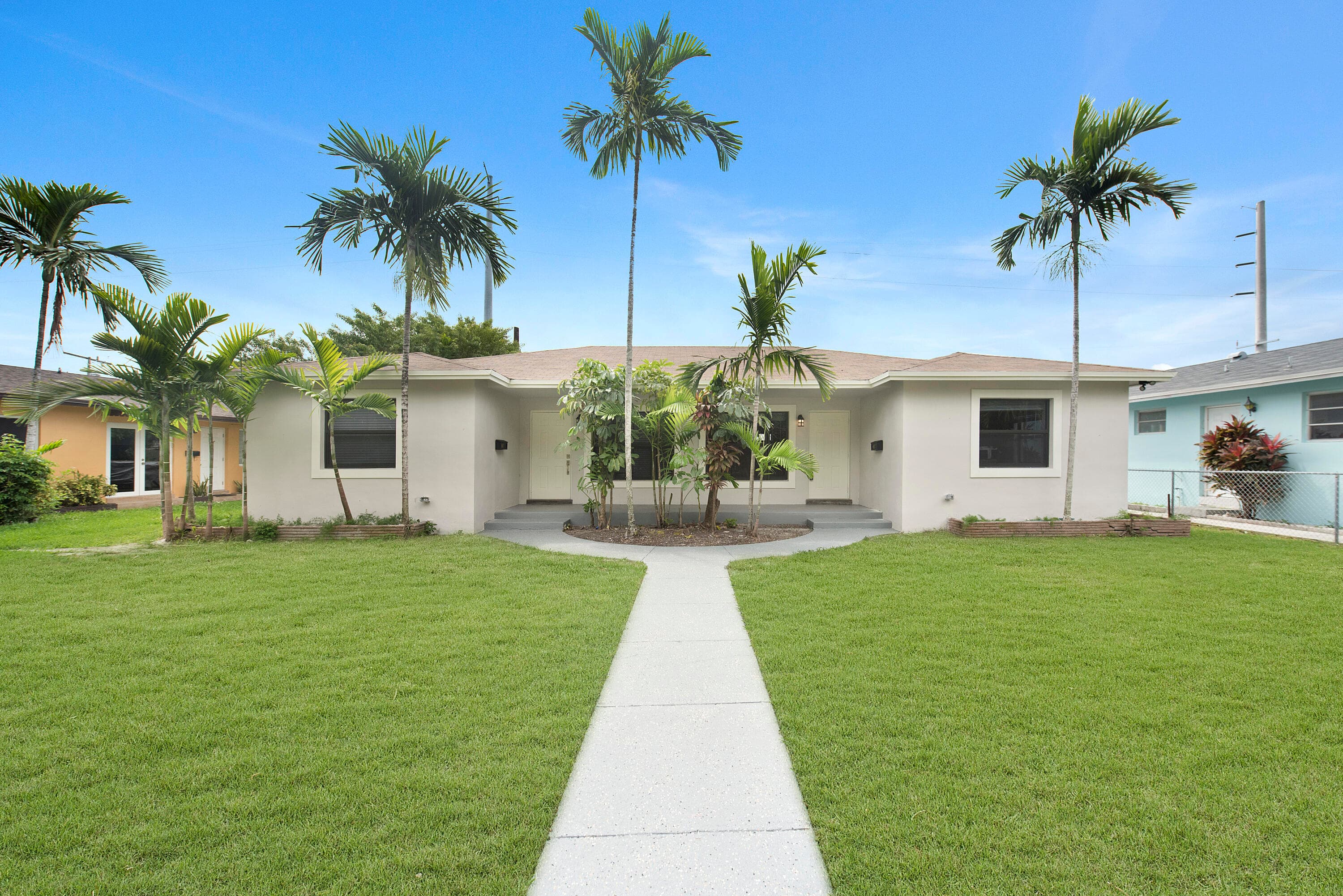 814 NE 8th Street, Hallandale Beach, FL 33009 — photo 2 of 25