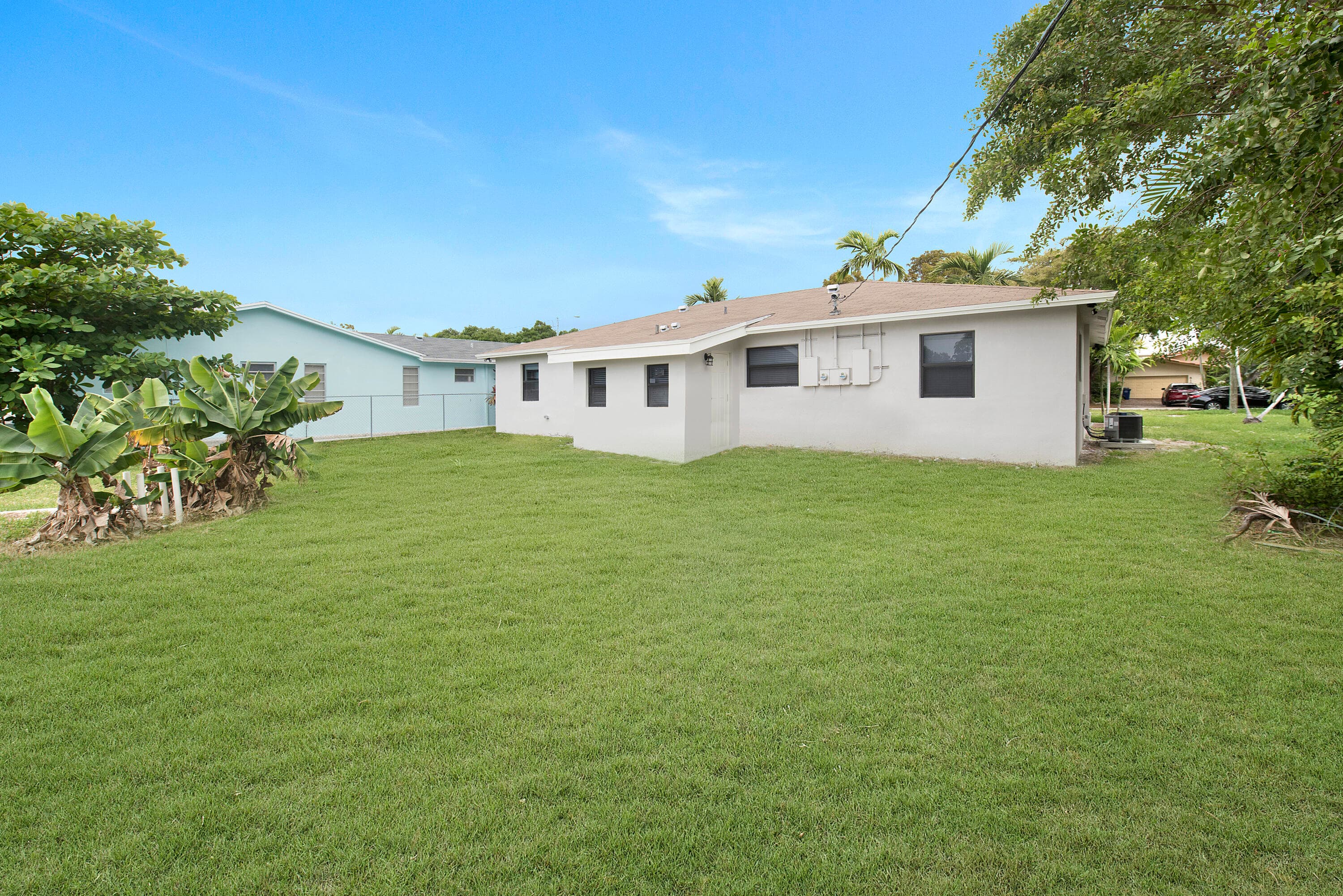 814 NE 8th Street, Hallandale Beach, FL 33009 — photo 15 of 25