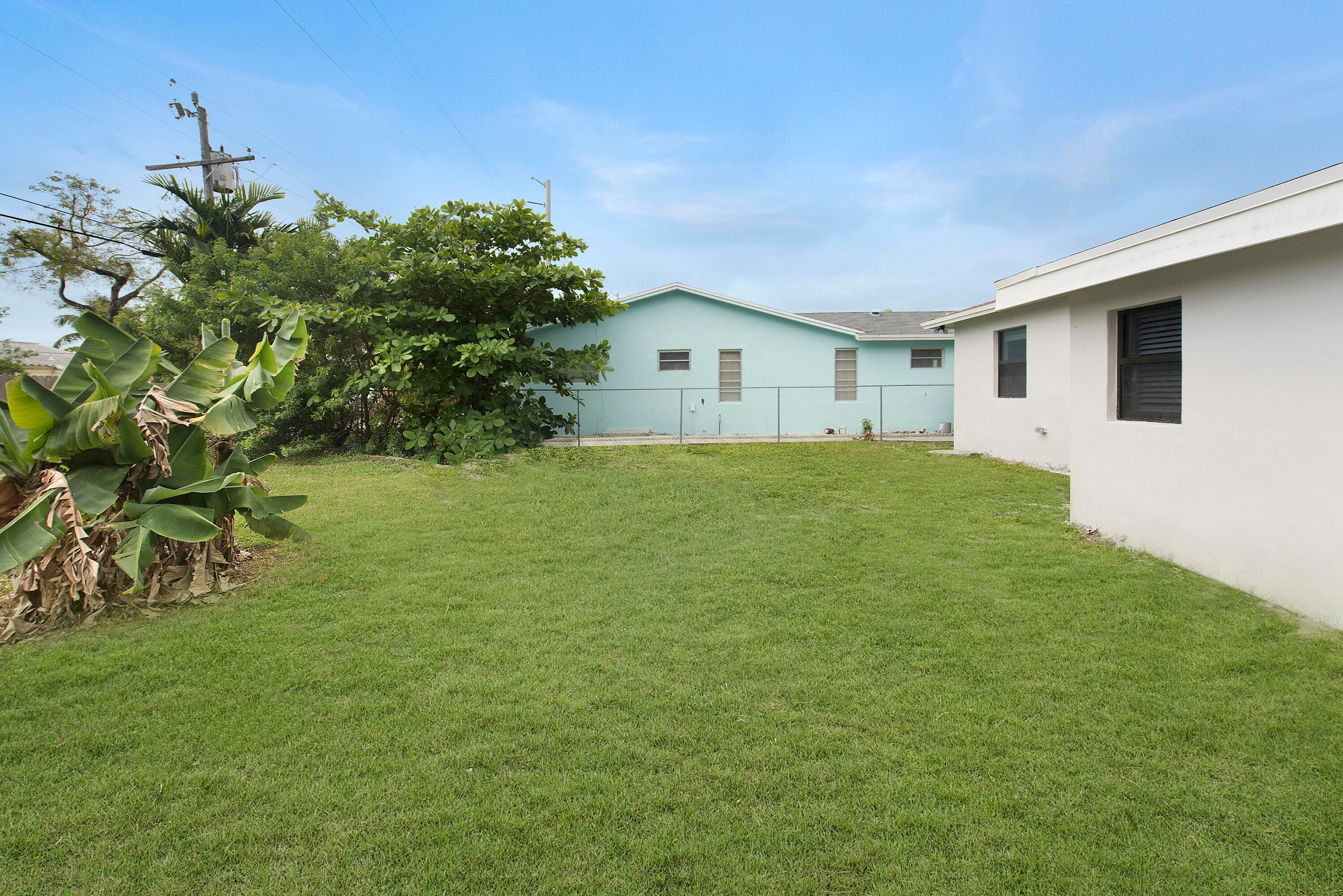 814 NE 8th Street, Hallandale Beach, FL 33009 — photo 16 of 25