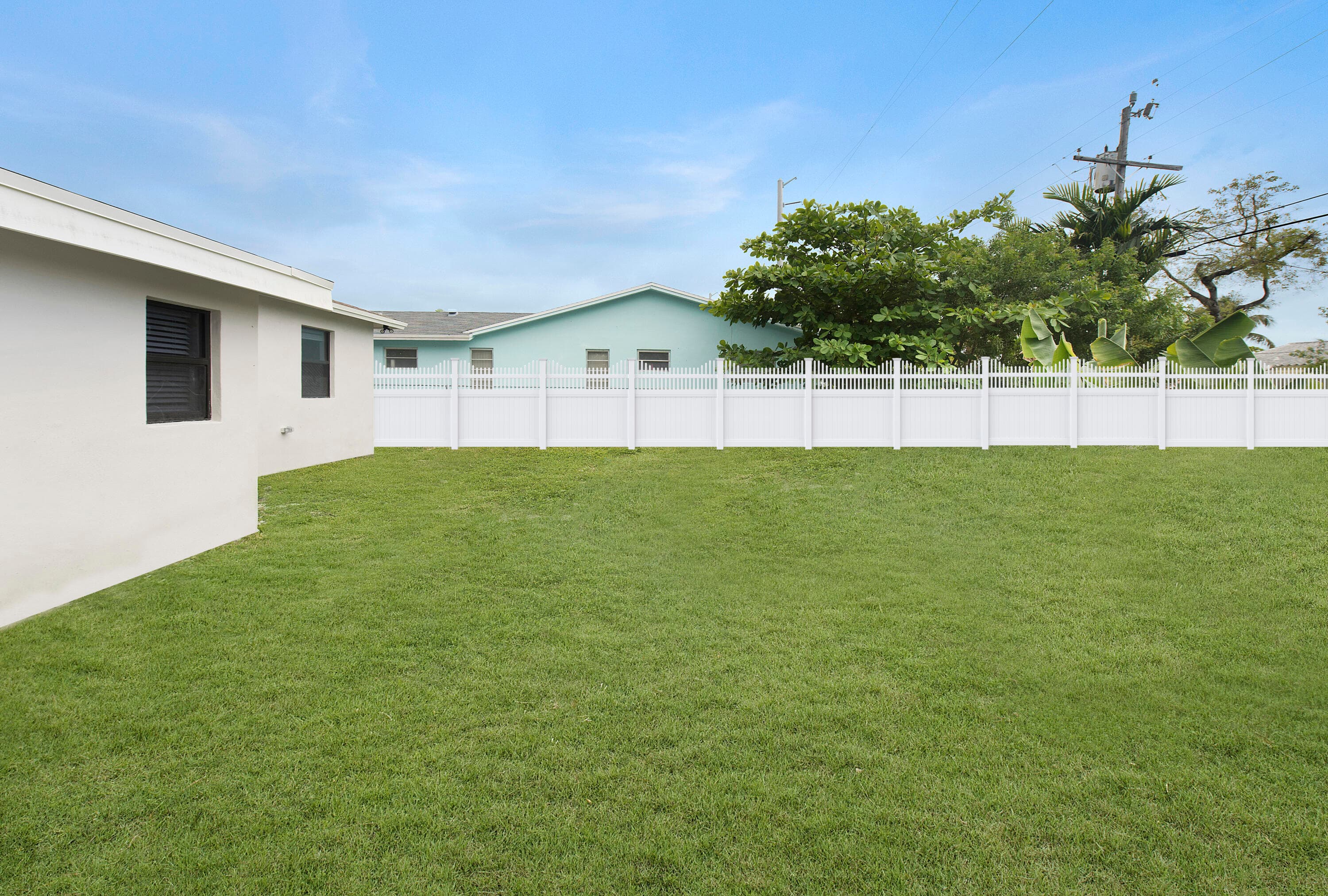 814 NE 8th Street, Hallandale Beach, FL 33009 — photo 18 of 25