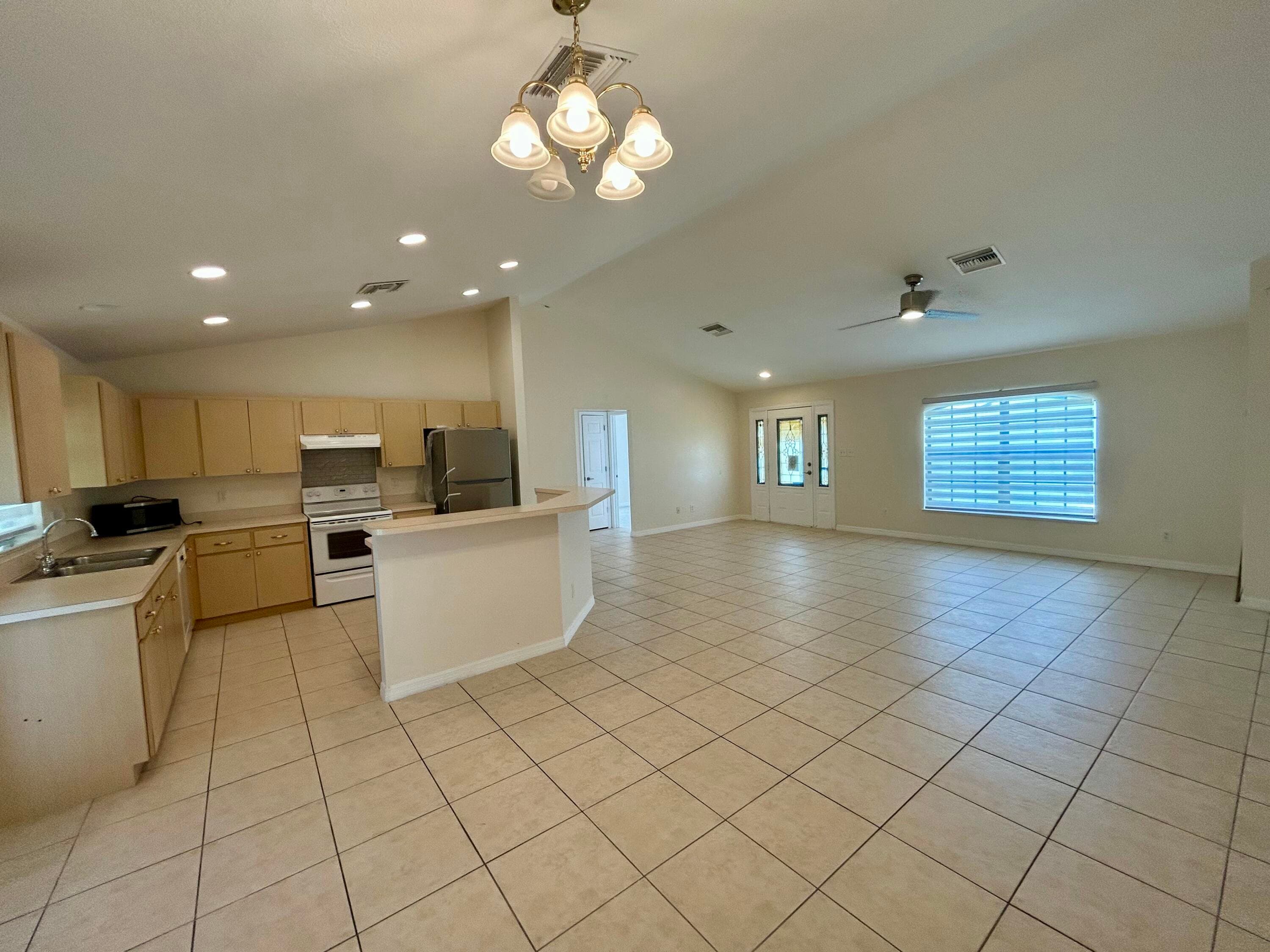 328 W Sugarland Circle, Clewiston, FL 33440 — photo 11 of 15