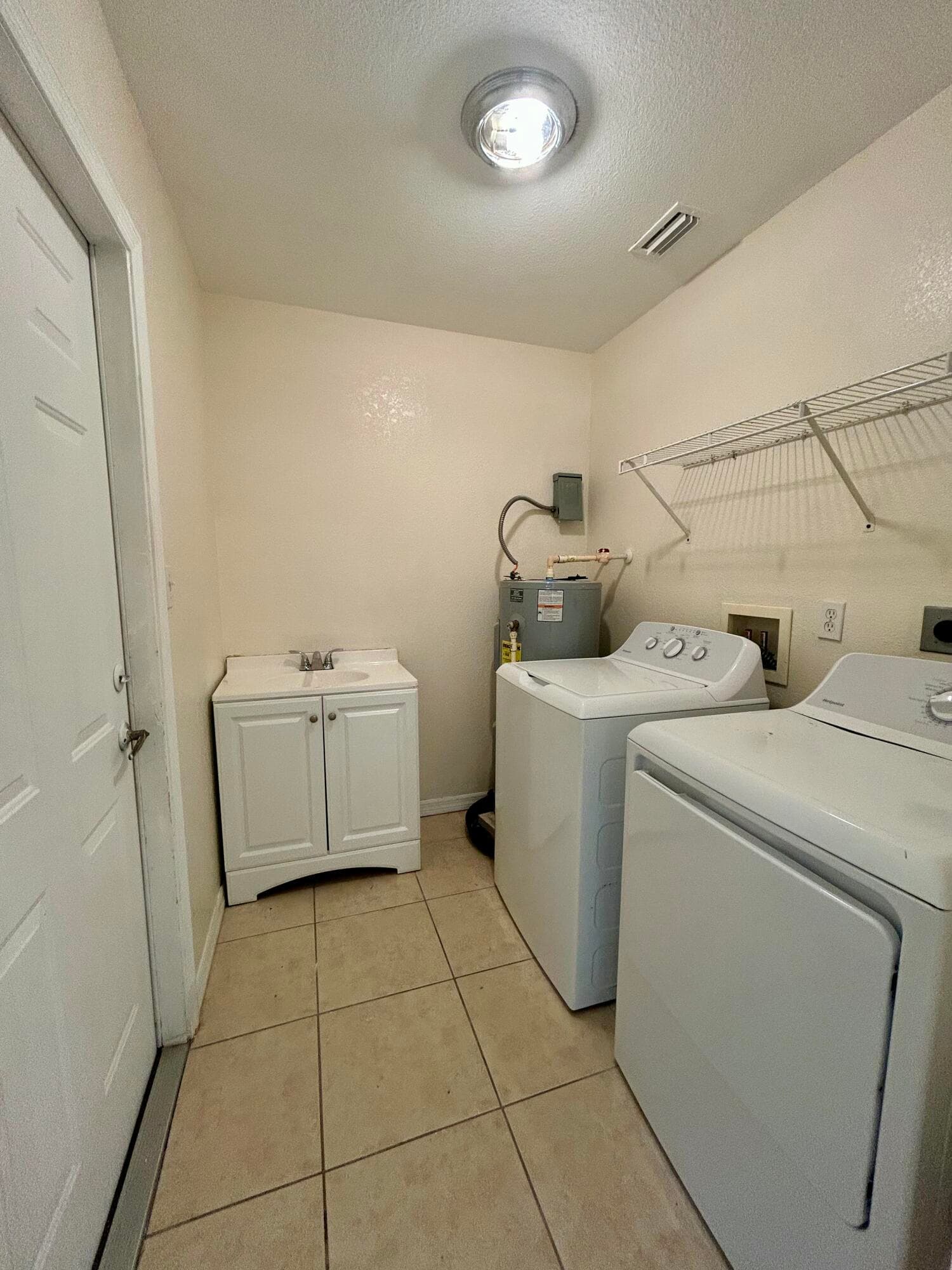 328 W Sugarland Circle, Clewiston, FL 33440 — photo 12 of 15