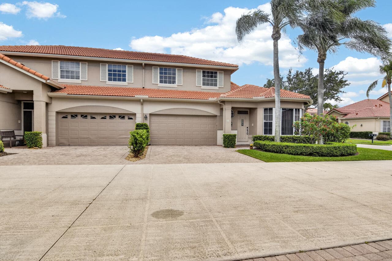 32 Monterey Pointe Drive, Palm Beach Gardens, FL 33418 — photo 2 of 65