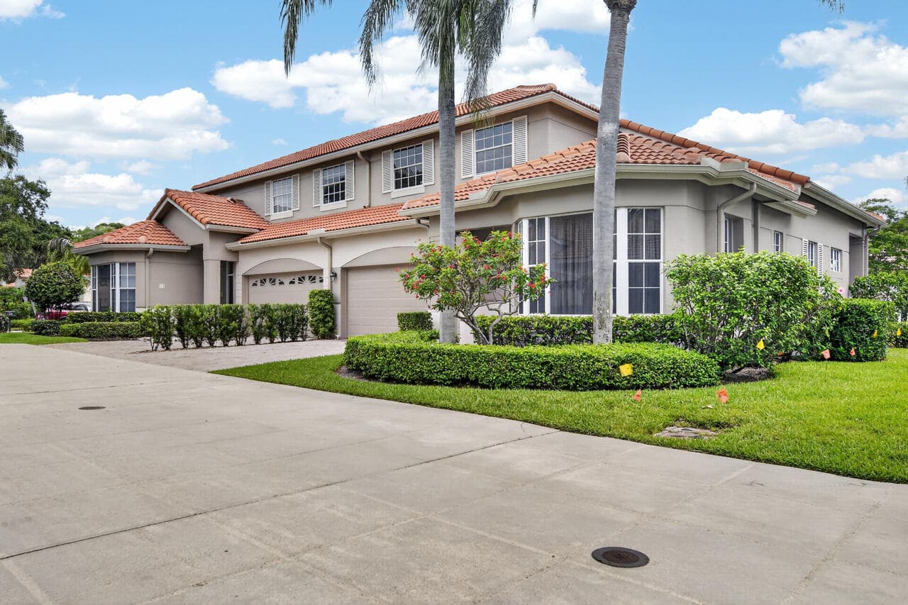32 Monterey Pointe Drive, Palm Beach Gardens, FL 33418 — photo 3 of 65