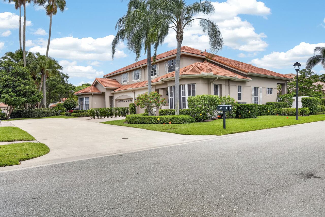 32 Monterey Pointe Drive, Palm Beach Gardens, FL 33418 — photo 4 of 65