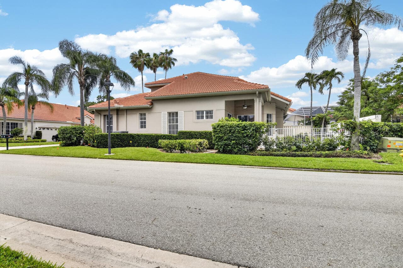 32 Monterey Pointe Drive, Palm Beach Gardens, FL 33418 — photo 5 of 65