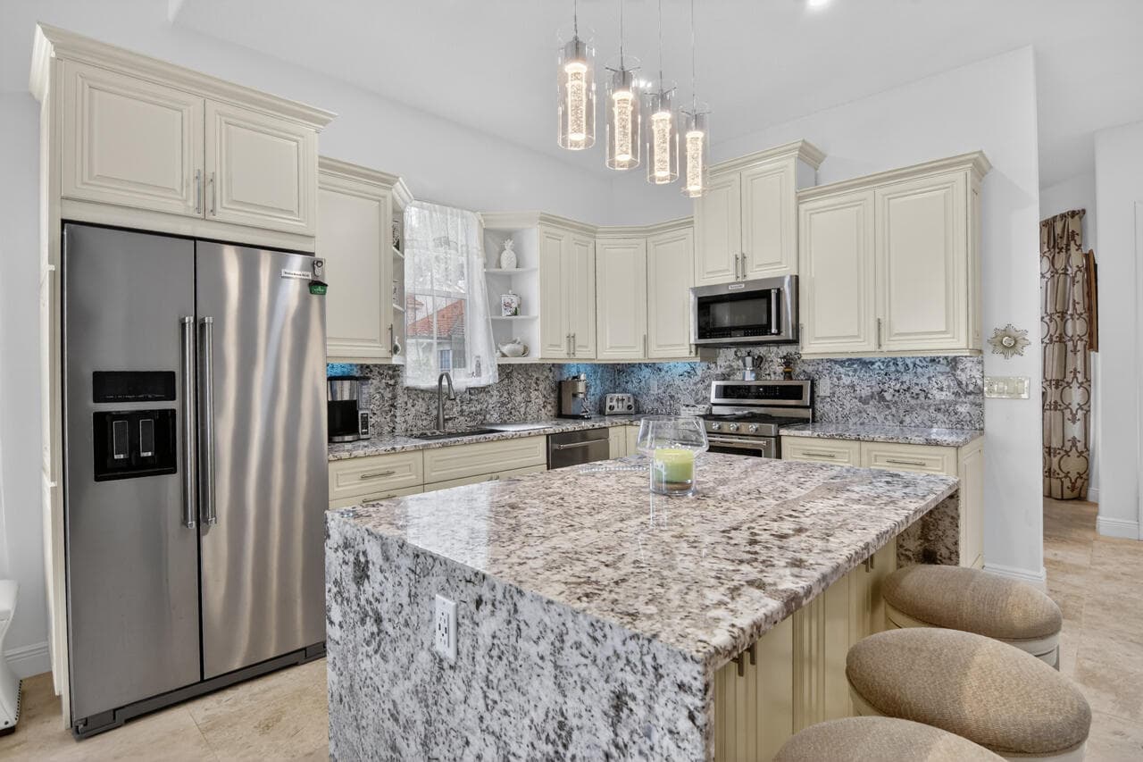 32 Monterey Pointe Drive, Palm Beach Gardens, FL 33418 — photo 18 of 65