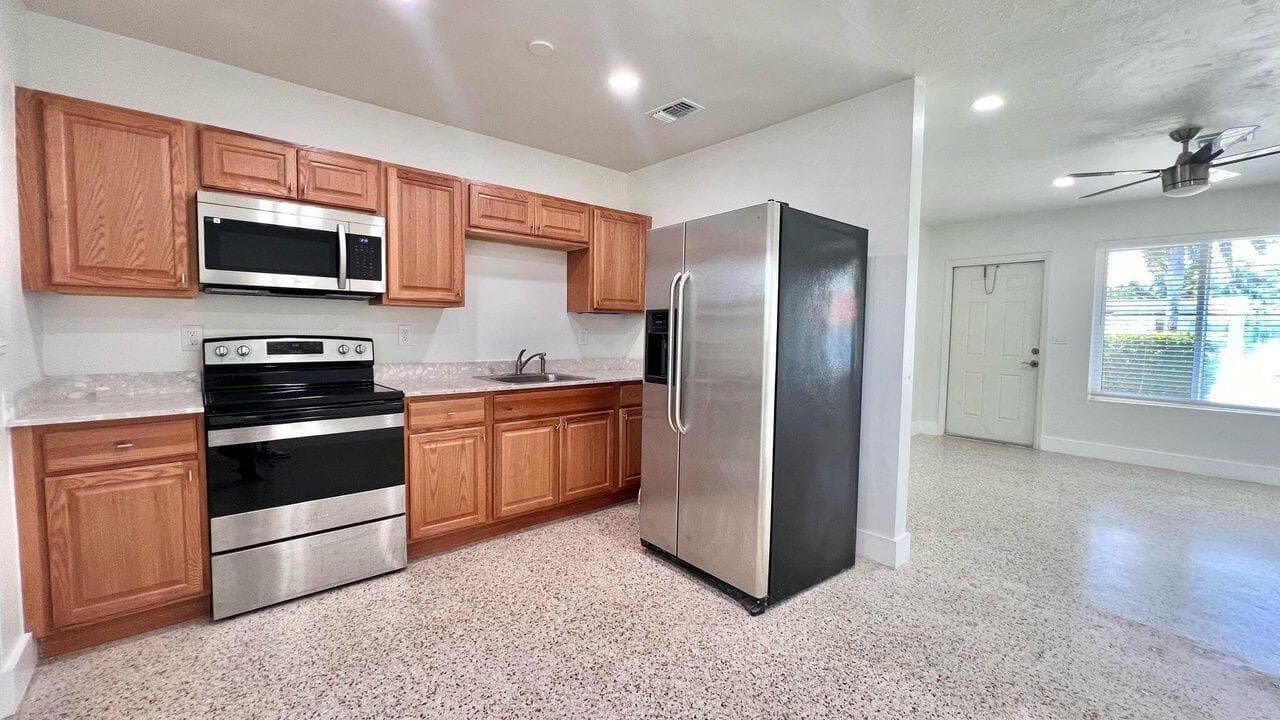 124 Abaco Drive, Palm Springs, FL 33461 — photo 11 of 27