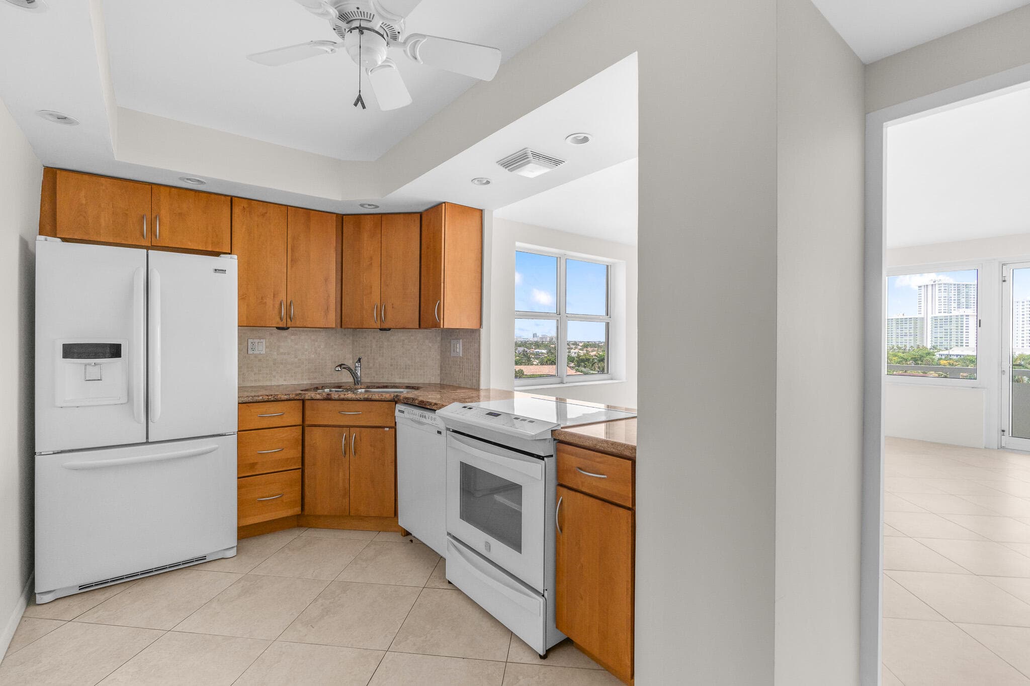 3200 NE 36th Street E 709, Fort Lauderdale, FL 33308 — photo 8 of 51