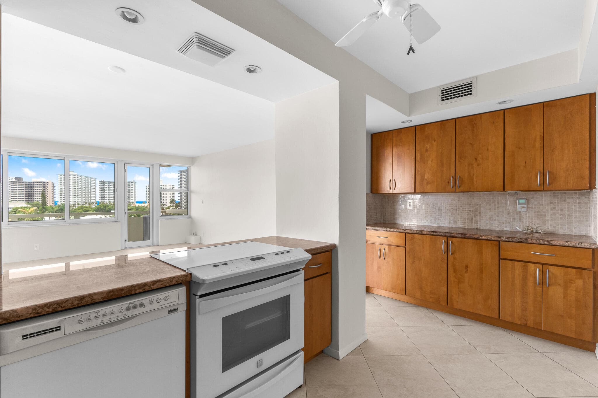 3200 NE 36th Street E 709, Fort Lauderdale, FL 33308 — photo 9 of 51