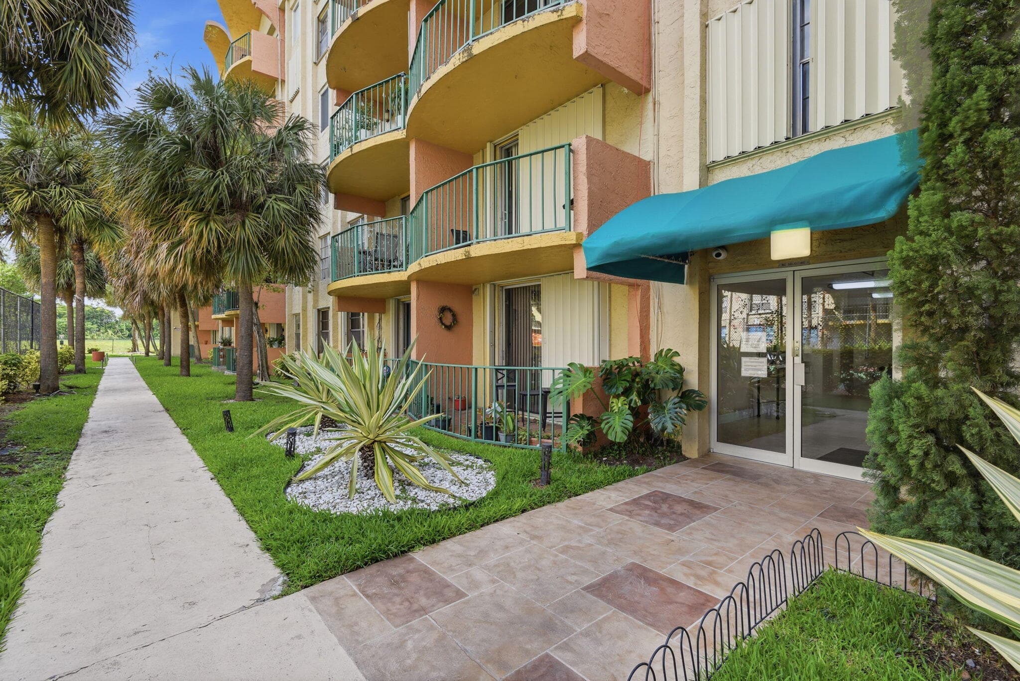 9360 Fontainebleau Boulevard Apt 310, Miami, FL 33172 — photo 1 of 29