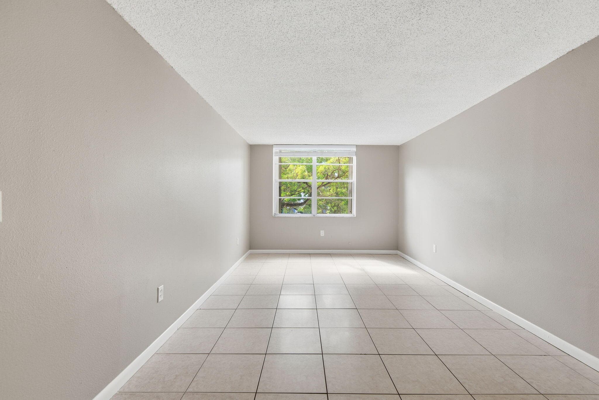 9360 Fontainebleau Boulevard Apt 310, Miami, FL 33172 — photo 20 of 29
