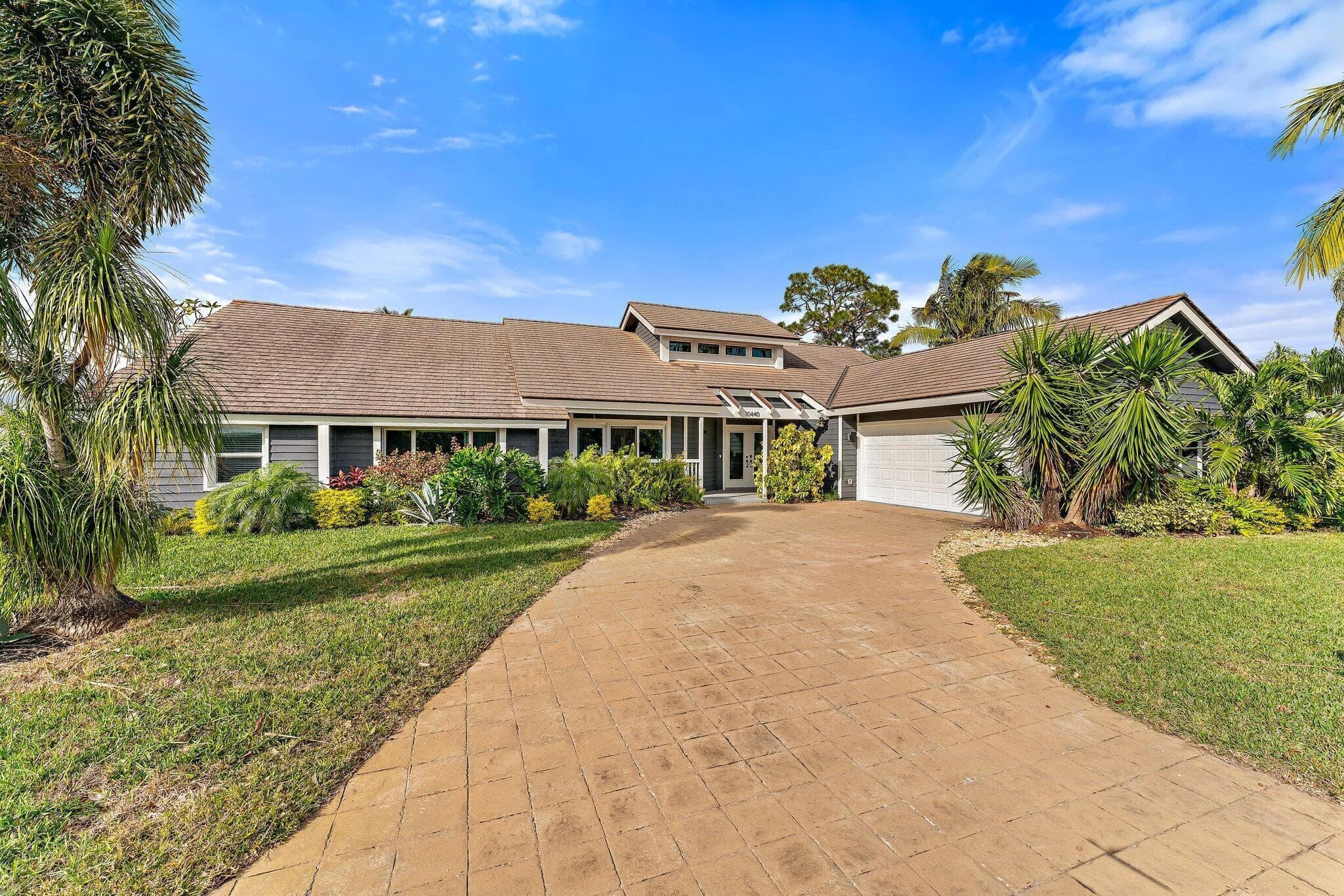 10440 SE Jupiter Narrows Drive, Hobe Sound, FL 33455 — photo 2 of 35