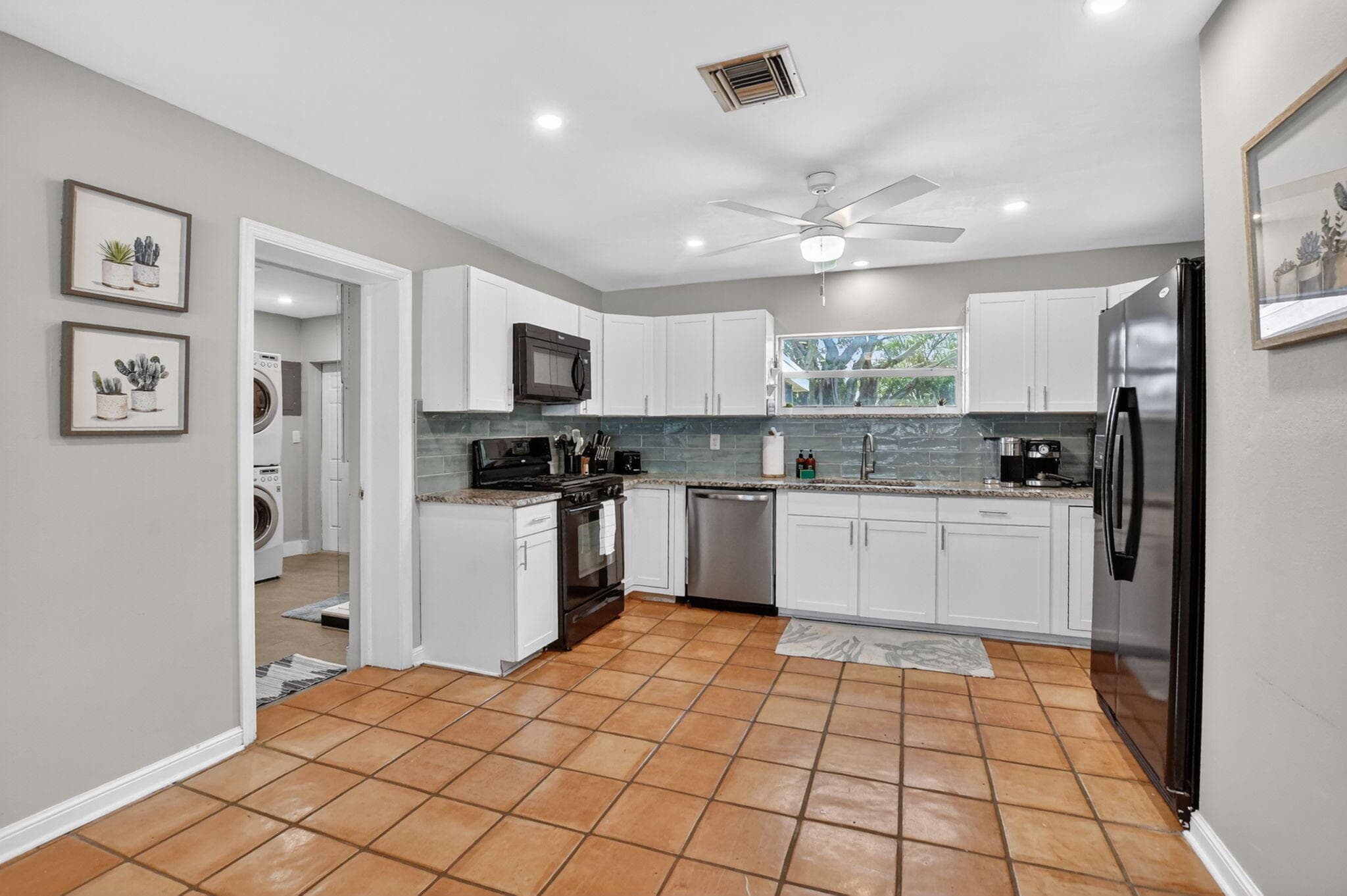 721 NE 8th Avenue, Boynton Beach, FL 33435 — photo 7 of 36