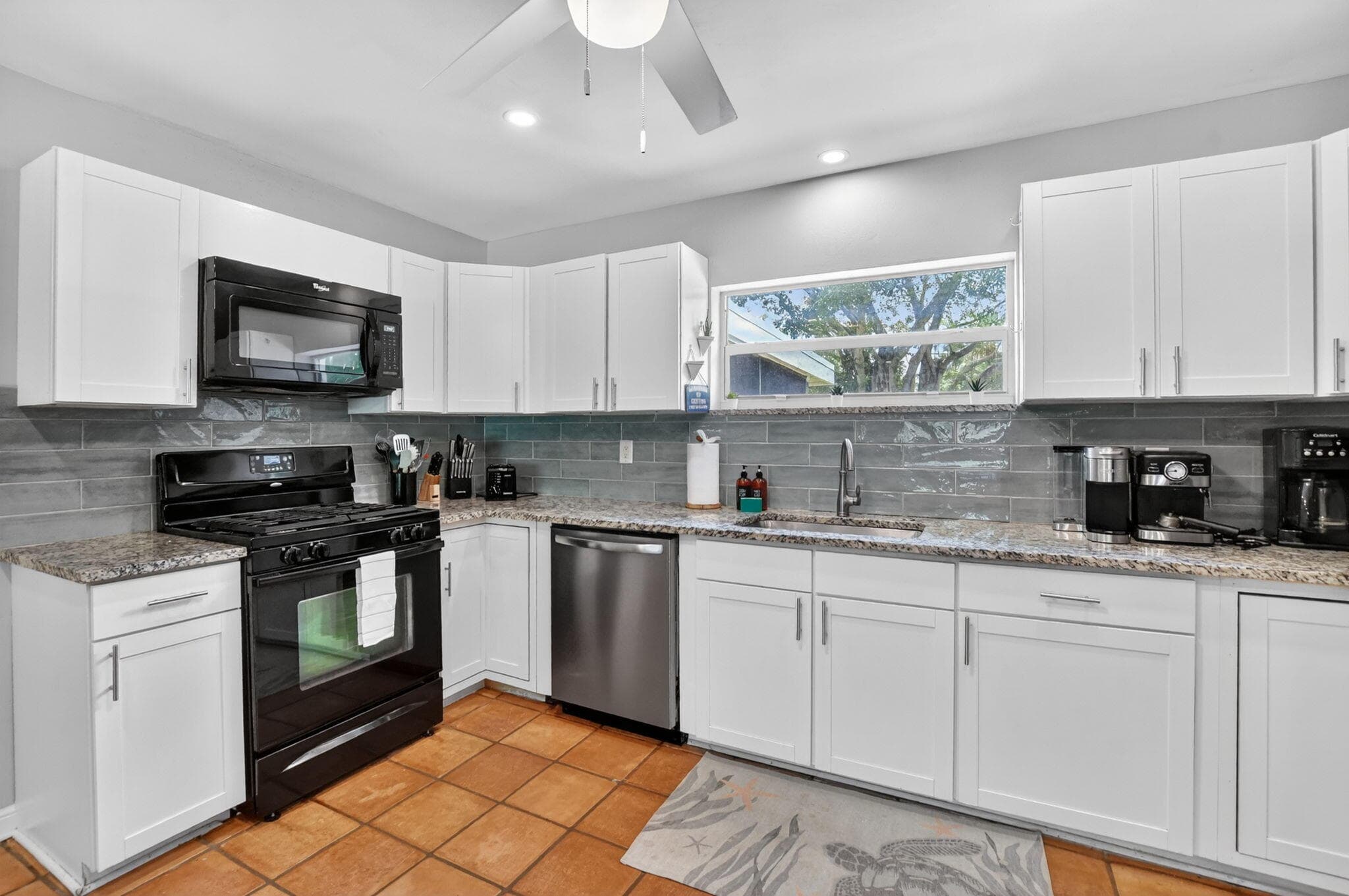721 NE 8th Avenue, Boynton Beach, FL 33435 — photo 9 of 36