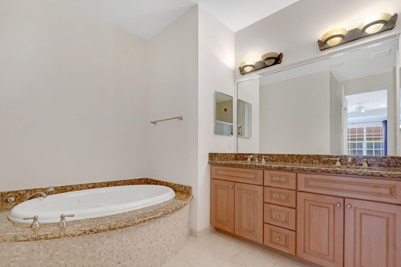 4711 Artesa Way E, Palm Beach Gardens, FL 33418 — photo 11 of 18