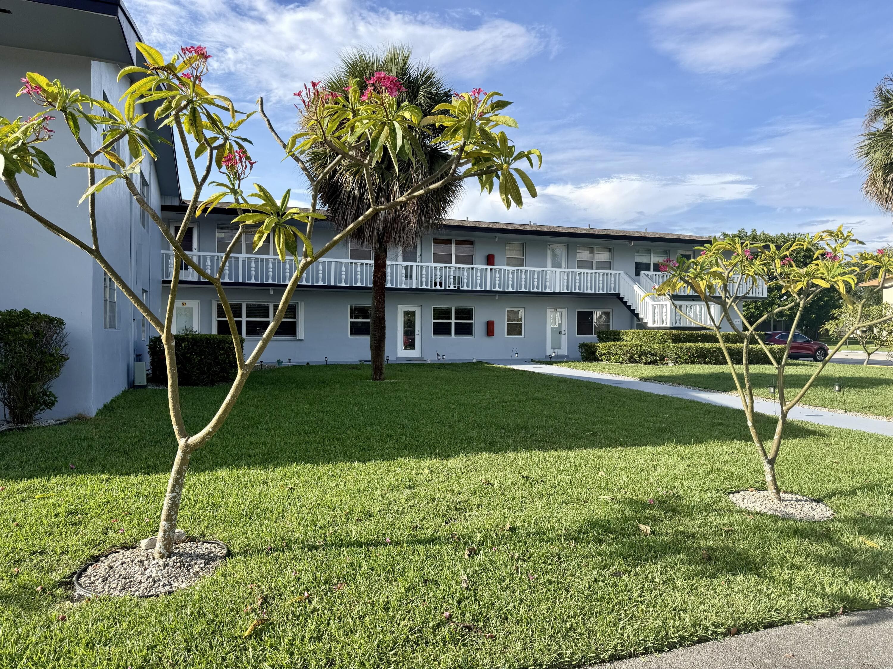 66 Coventry C, West Palm Beach, FL 33417 — photo 1 of 13