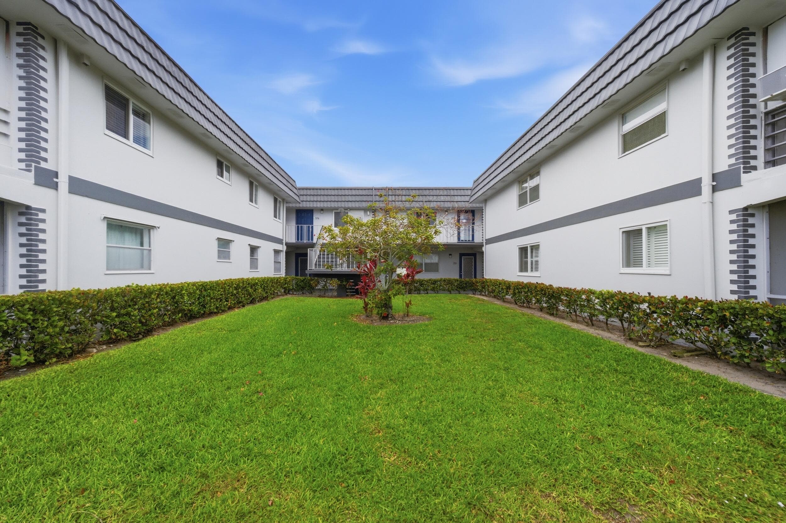 376 Saxony H, Delray Beach, FL 33446 — photo 25 of 32
