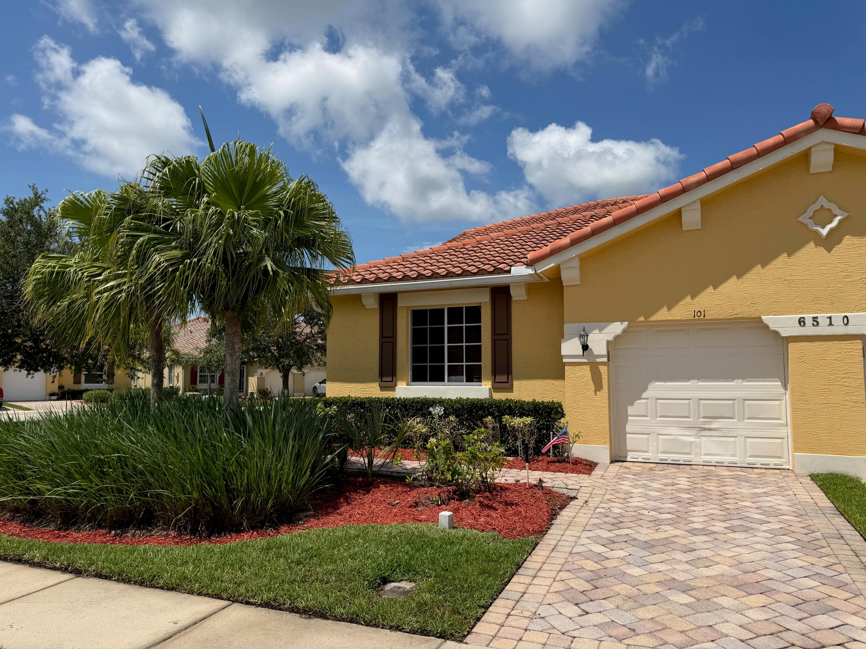 6510 Oxford Circle 101, Vero Beach, FL 32966 — photo 2 of 18