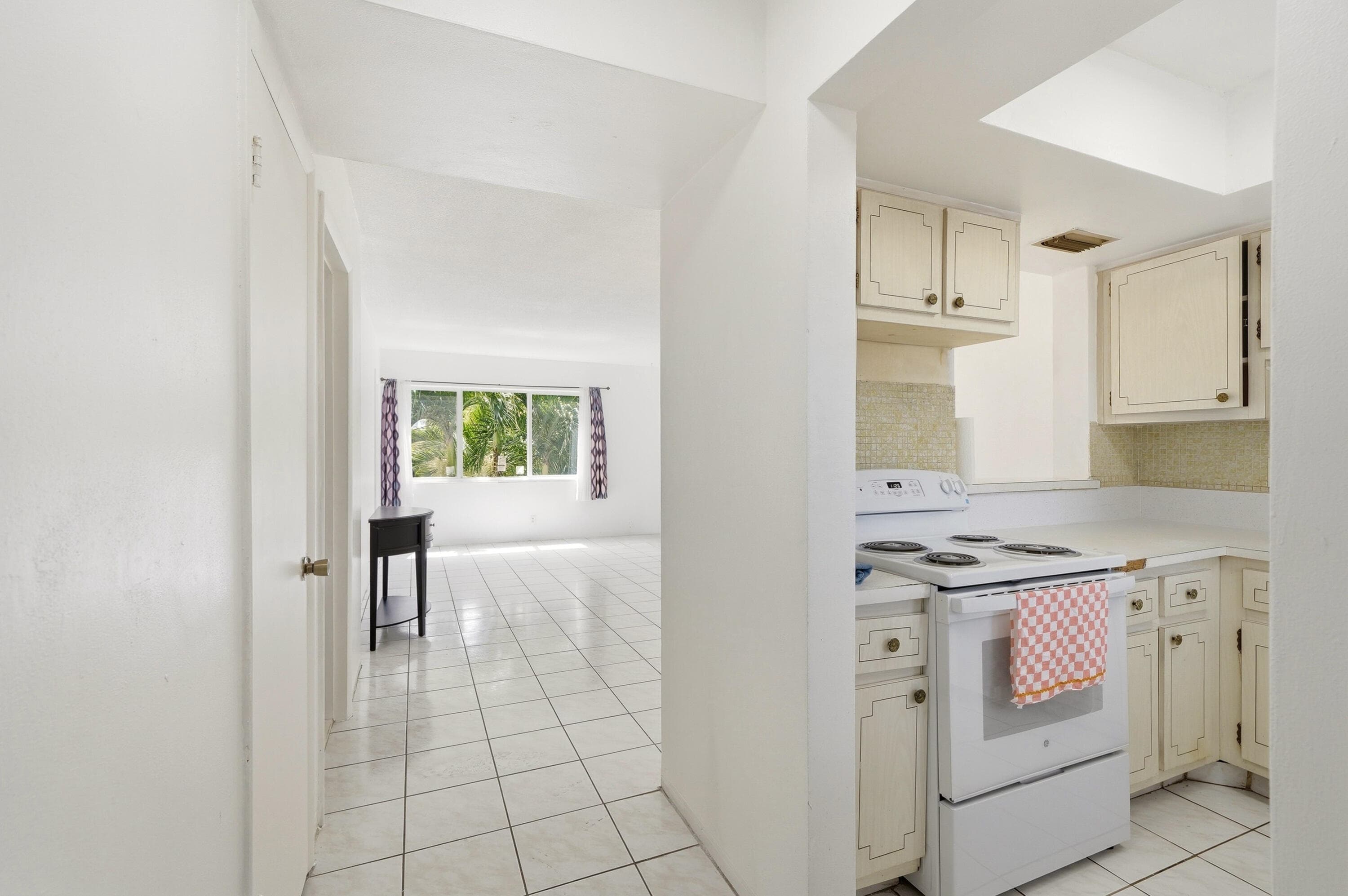 1333 E Hallandale Beach Boulevard 335, Hallandale Beach, FL 33009 — photo 2 of 27