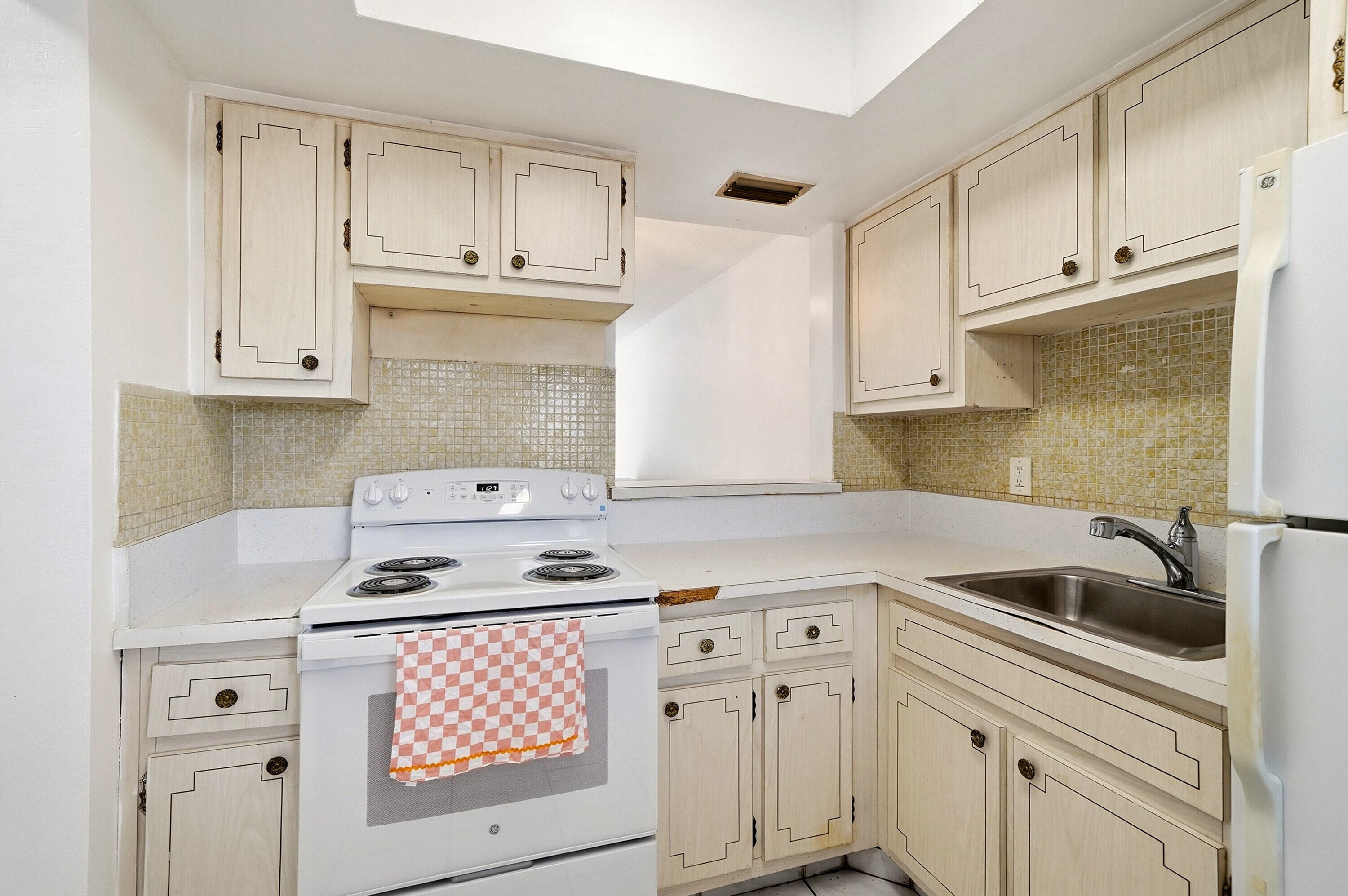 1333 E Hallandale Beach Boulevard 335, Hallandale Beach, FL 33009 — photo 3 of 27