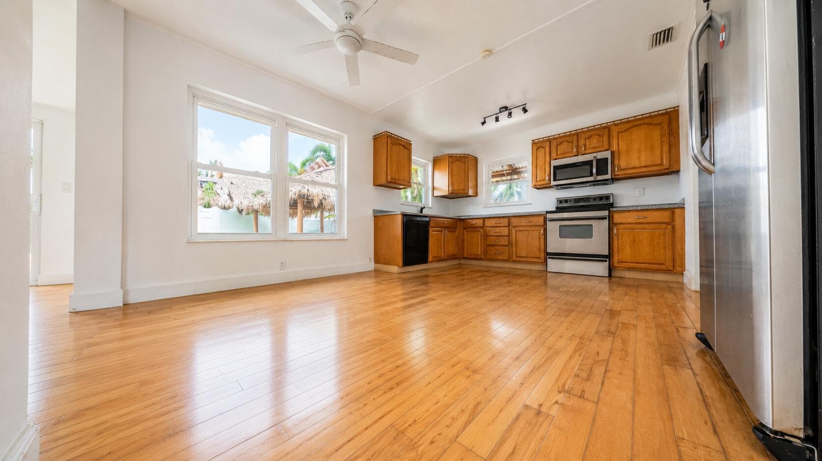 420 SE 4th Court, Pompano Beach, FL 33060 — photo 13 of 38