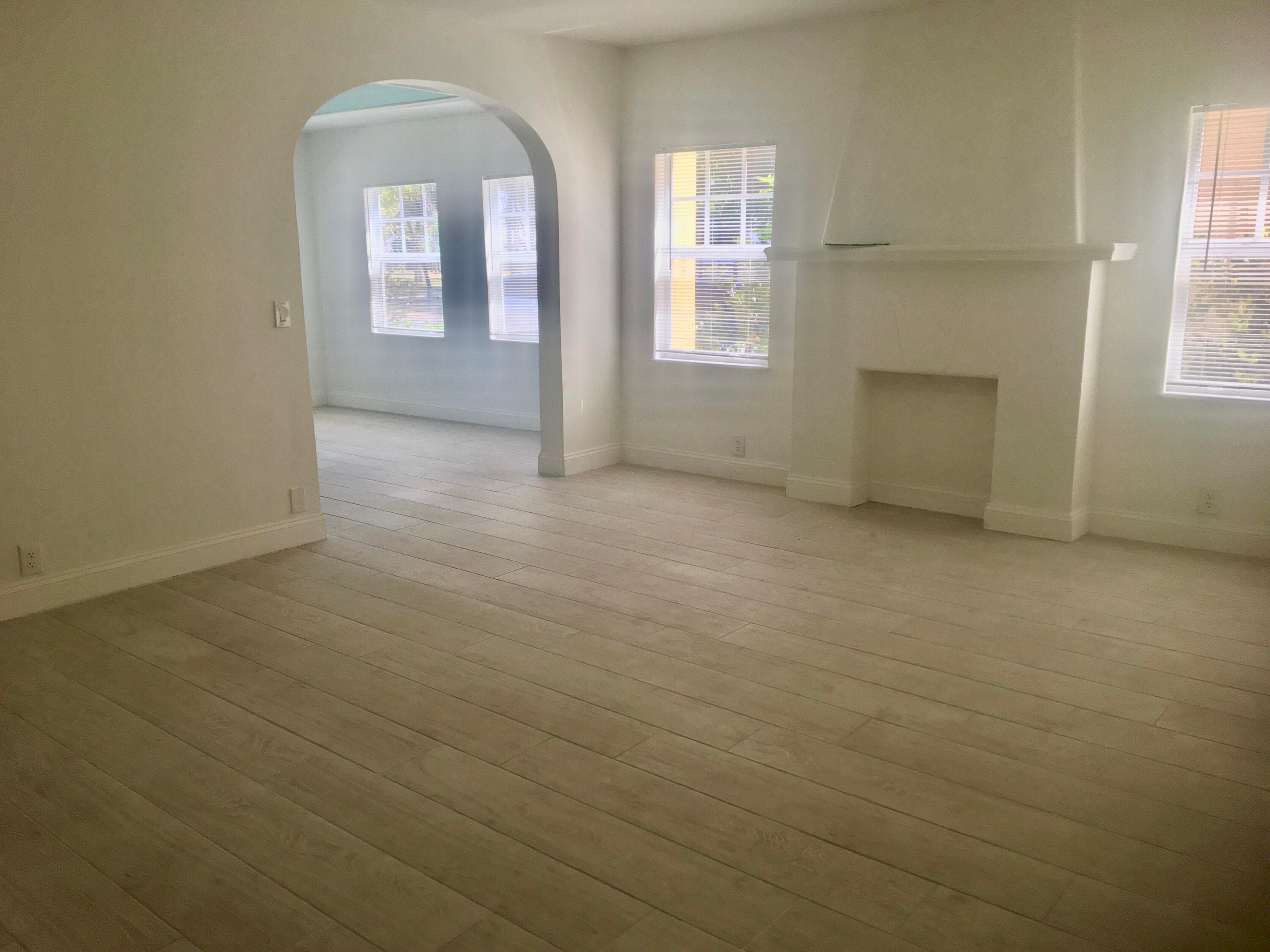 407 S Lakeside Drive, Lake Worth Beach, FL 33460 — photo 4 of 9