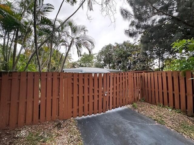 1660 SW 28th Avenue, Fort Lauderdale, FL 33312 — photo 2 of 26