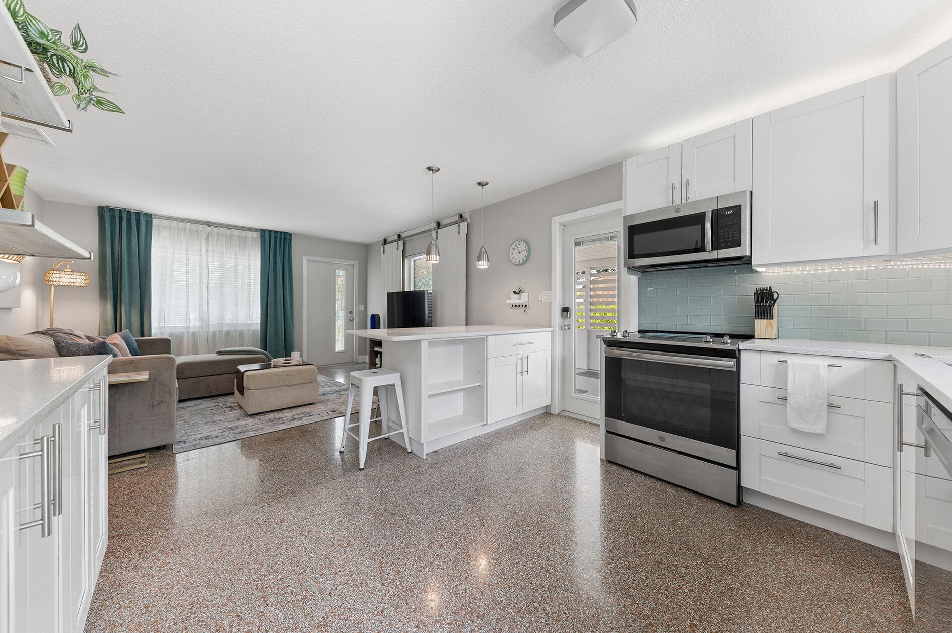 127 SW 10th Avenue, Boynton Beach, FL 33435 — photo 11 of 18