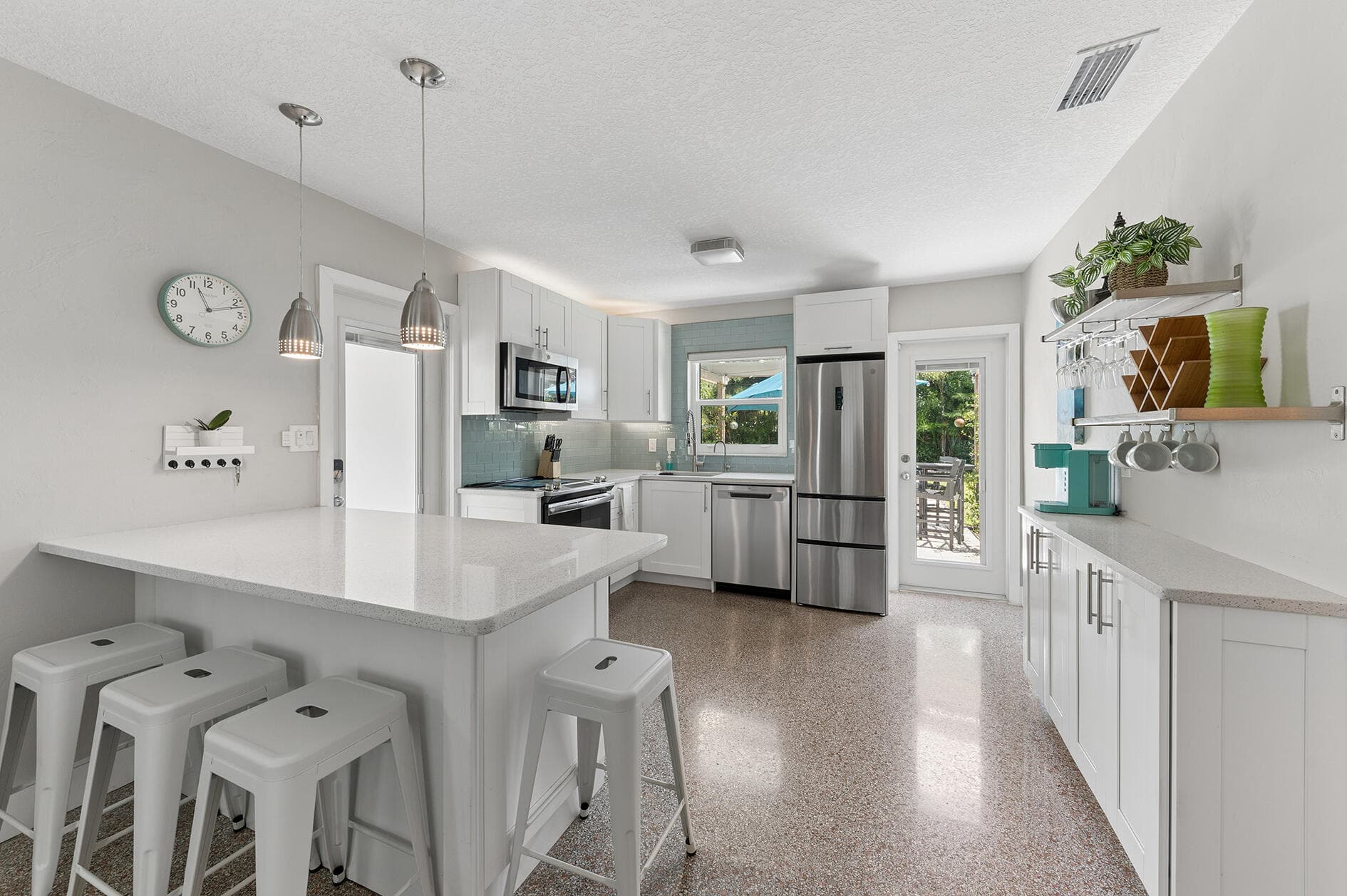 127 SW 10th Avenue, Boynton Beach, FL 33435 — photo 10 of 18