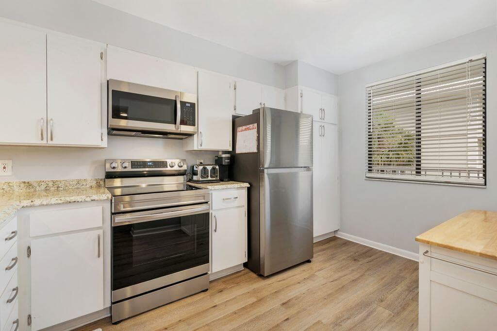 2401 Village Boulevard 305, West Palm Beach, FL 33409 — photo 10 of 31