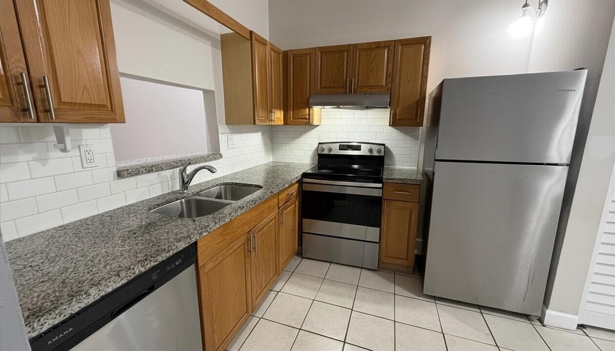 8576 NW 32nd Street, Coral Springs, FL 33065 — photo 2 of 13
