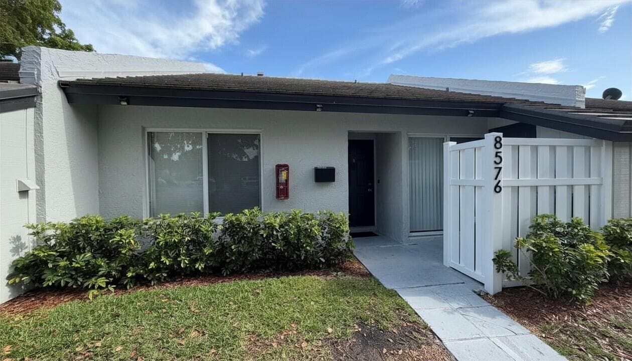 8576 NW 32nd Street, Coral Springs, FL 33065 — photo 1 of 13