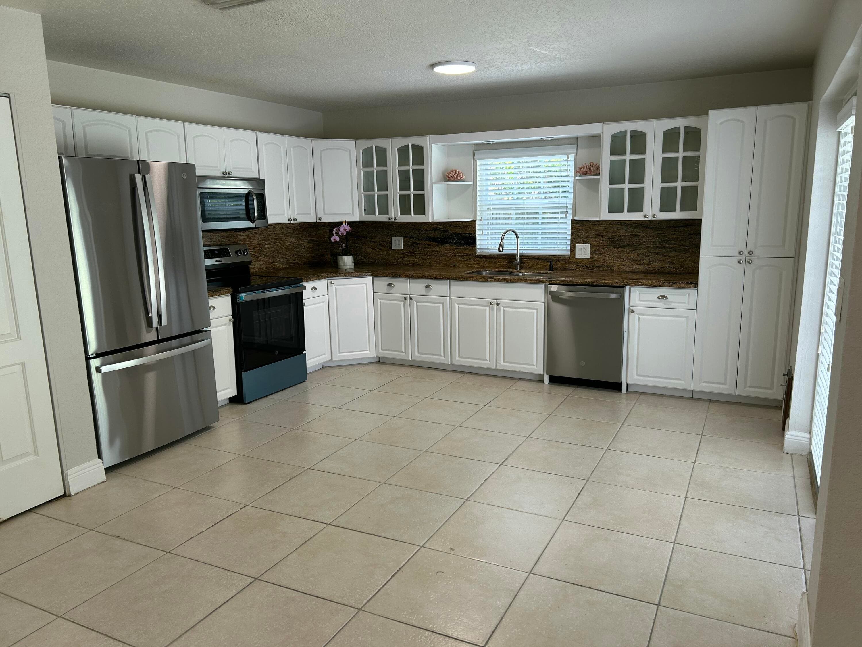 61 NW 47th Street, Oakland Park, FL 33309 — photo 6 of 16