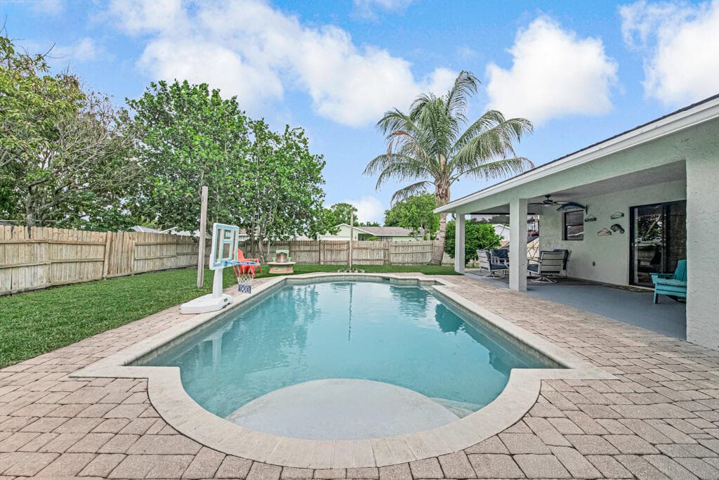 100 Greenwood Court, Royal Palm Beach, FL 33411 — photo 4 of 55