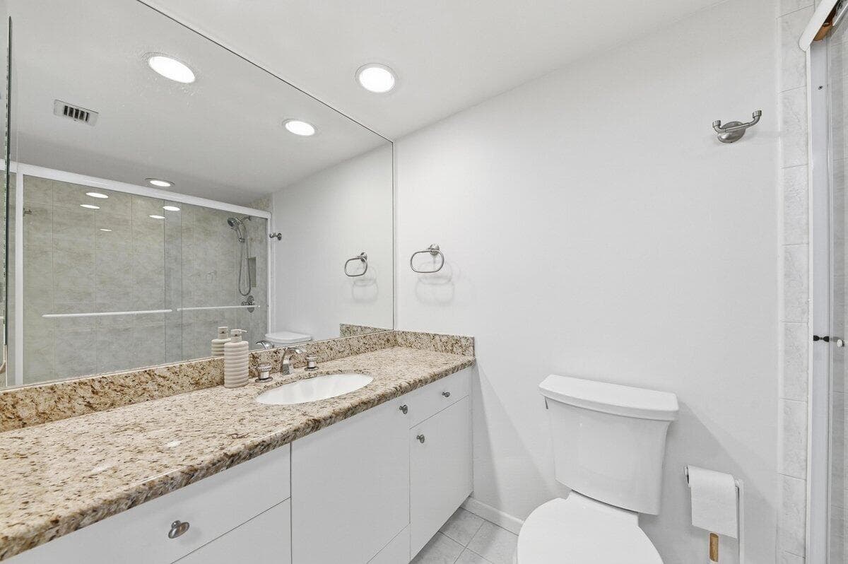 5420 N Ocean Drive 1702, Singer Island, FL 33404 — photo 15 of 30