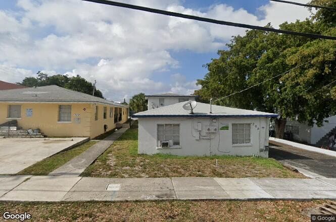 709 11th Street 2, West Palm Beach, FL 33401 — photo 1 of 2