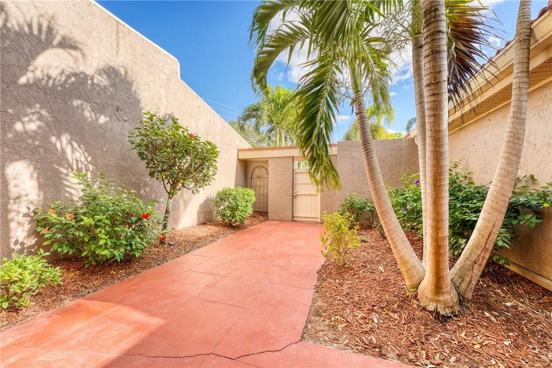 103 St Andrews Road, Hollywood, FL 33021 — photo 12 of 40