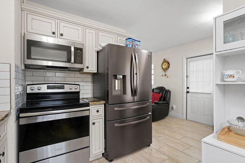 2804 Avenue J, Fort Pierce, FL 34947 — photo 8 of 11
