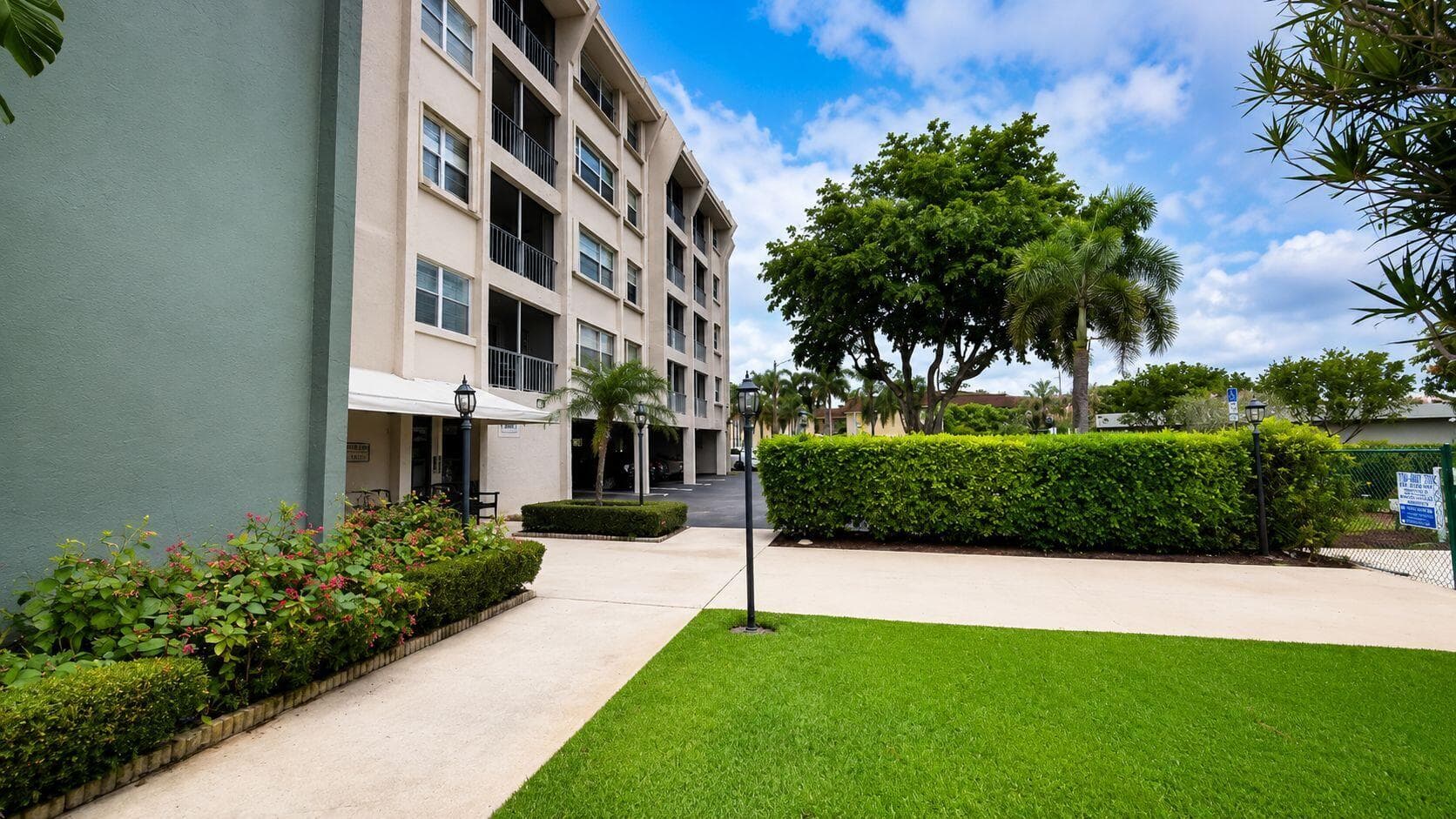 505 Spencer Drive 309, West Palm Beach, FL 33409 — photo 1 of 16