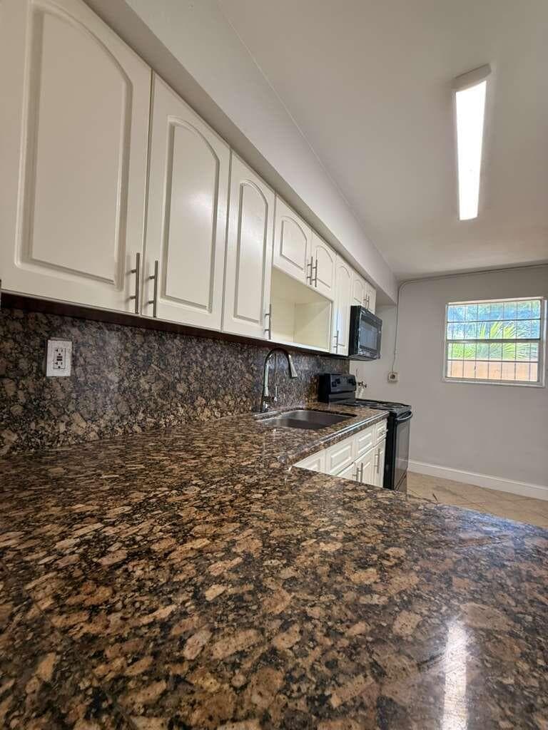 516 NW 179th Street, Miami Gardens, FL 33169 — photo 3 of 19
