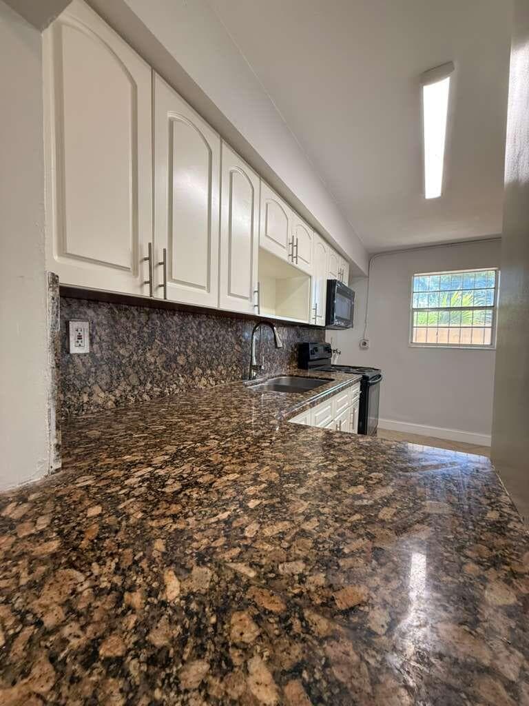 516 NW 179th Street, Miami Gardens, FL 33169 — photo 6 of 19