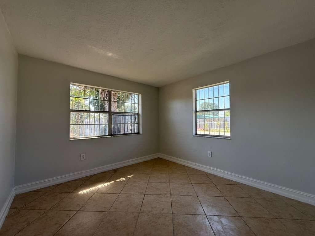 516 NW 179th Street, Miami Gardens, FL 33169 — photo 9 of 19