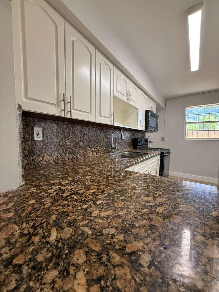 516 NW 179th Street, Miami Gardens, FL 33169 — photo 4 of 19