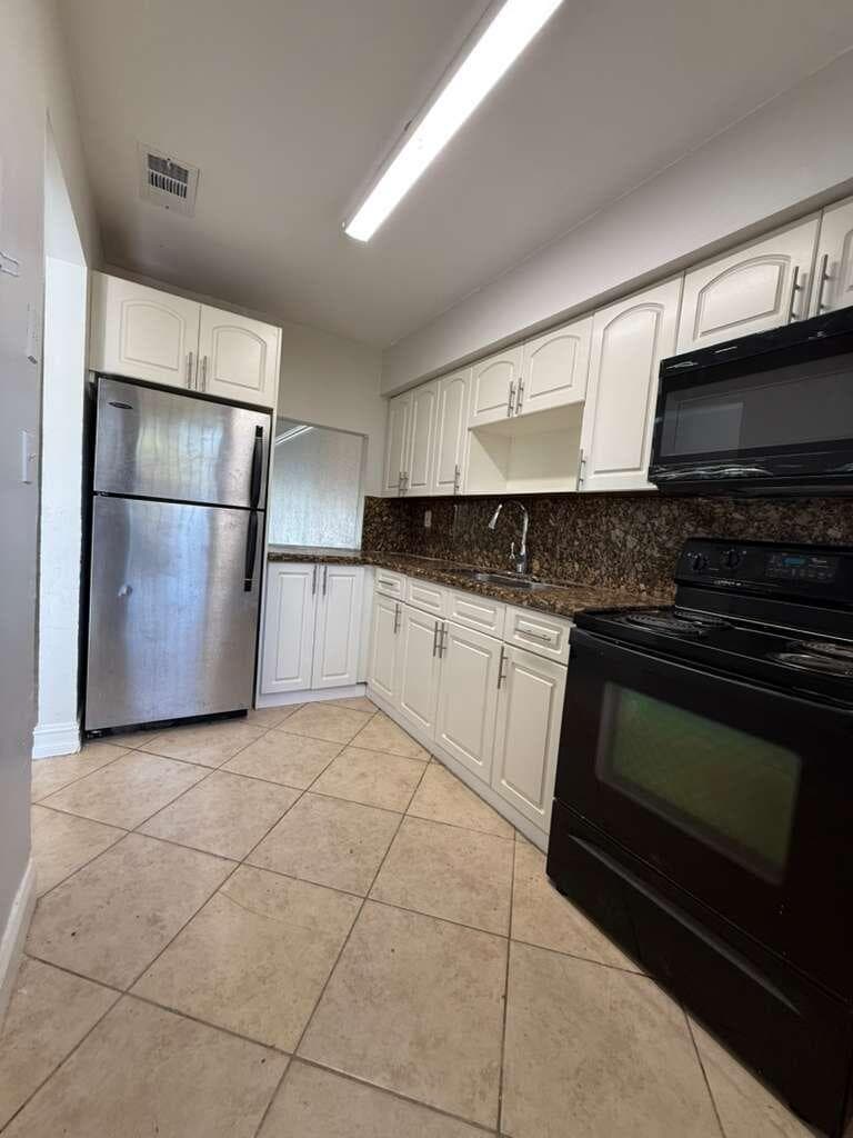 516 NW 179th Street, Miami Gardens, FL 33169 — photo 1 of 19